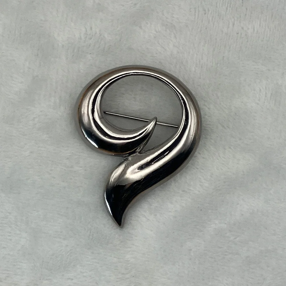 Silver Tone Abstract Swirl Wave Brooch Pin Retro Modernist Ocean Beach Nautical